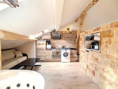 Cuisine ou kitchenette dans l'établissement Love Room Jacuzzi Croisette