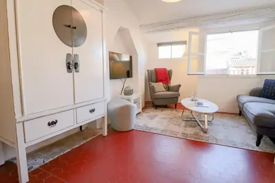 Coin salon dans l'établissement CLT - UNIQUE Duplex & Terrace on the Provencal market