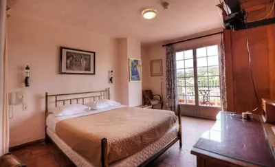 Un ou plusieurs lits dans un hébergement de l'établissement Hôtel Les Arcades