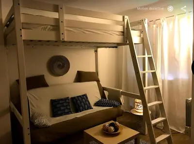 Un ou plusieurs lits dans un hébergement de l'établissement Colorful Studio Cannes