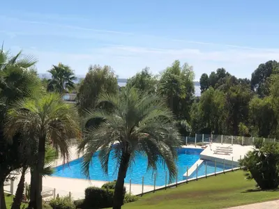 Piscine de l'établissement APPARTEMENT 2 chambres vue mer panoramique, proche Croisette Cannes ou située à proximité