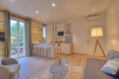 Cuisine ou kitchenette dans l'établissement TERRASSE ARENE - 2P avec grande terrasse, situation idéale en Vieille ville