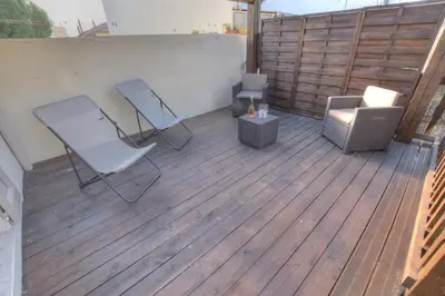 Coin salon dans l'établissement TERRASSE ARENE - 2P avec grande terrasse, situation idéale en Vieille ville