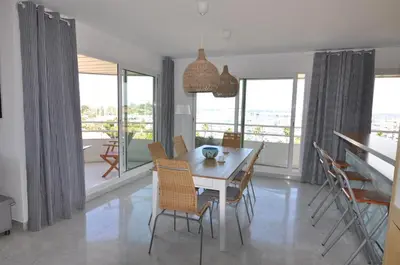 Coin salon dans l'établissement Stunning 2-bedroom apartment & panoramic sea view -StayInAntibes- 54 Soleau