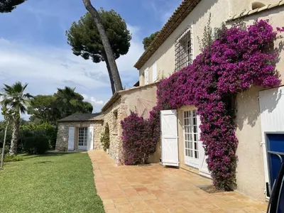 Jardin de l'établissement Magnifique Villa de prestige Antibes/Juan-les-Pins