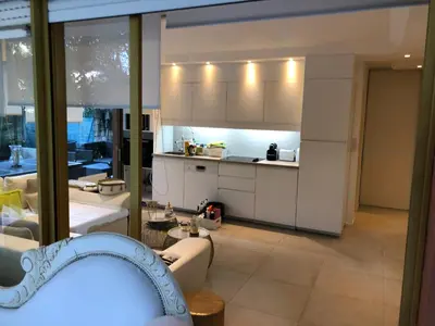 Cuisine ou kitchenette dans l'établissement Luxe apartment center 6pers 300m2 privare garden