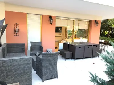 Télévision ou salle de divertissement dans l'établissement Luxe apartment center 6pers 300m2 privare garden