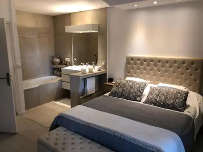 Un ou plusieurs lits dans un hébergement de l'établissement Luxe apartment center 6pers 300m2 privare garden