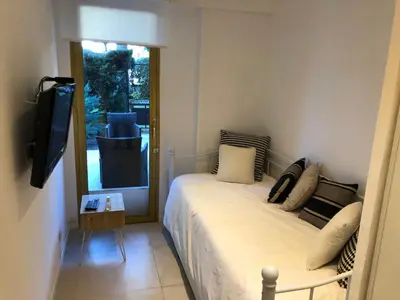 Télévision ou salle de divertissement dans l'établissement Luxe apartment center 6pers 300m2 privare garden