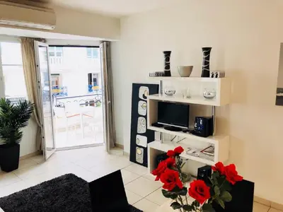 Cuisine ou kitchenette dans l'établissement Ô Palais des Iles Two Bedroom Cannes