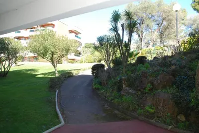 Jardin de l'établissement Studio - Juan les pins - proximité plages