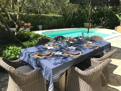 Piscine de l'établissement Villa Riviera ou située à proximité