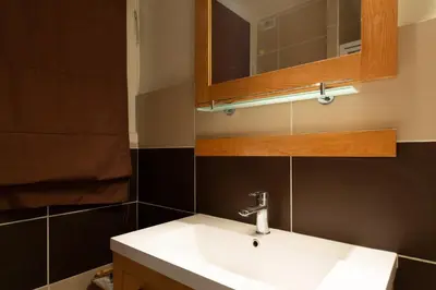 Salle de bains dans l'établissement 2-Br Apartment 2 min from the Beaches
