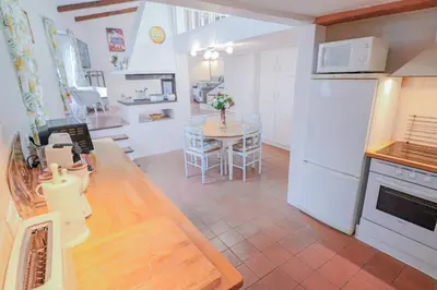 Cuisine ou kitchenette dans l'établissement Duplex au coeur du vieil Antibes