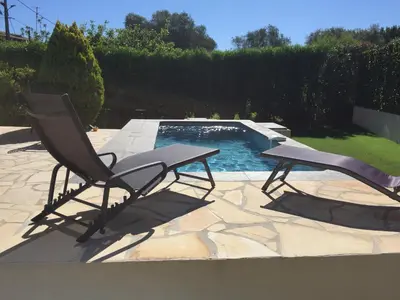 Piscine de l'établissement Villa L'Adret et sa piscine ou située à proximité