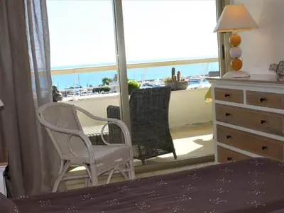 Coin salon dans l'établissement Moderne Appt 2P, Terrasse, Parking, Villeneuve-Loubet Plage - FR-1-252A-7