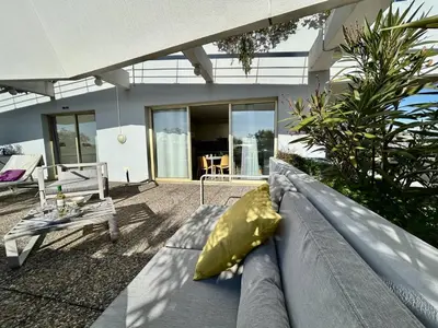 Coin salon dans l'établissement Magnifique 3 pièces avec terrasse et parking, 4 couchages, Villeneuve-Loubet Plage - FR-1-252A-11