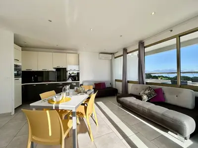 Cuisine ou kitchenette dans l'établissement Magnifique 3 pièces avec terrasse et parking, 4 couchages, Villeneuve-Loubet Plage - FR-1-252A-11