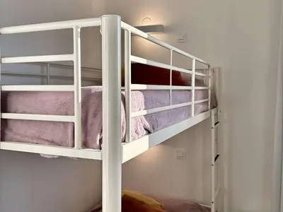 Un ou plusieurs lits dans un hébergement de l'établissement Magnifique 3 pièces avec terrasse et parking, 4 couchages, Villeneuve-Loubet Plage - FR-1-252A-11