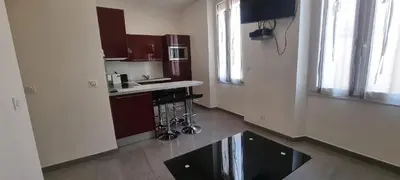 Cuisine ou kitchenette dans l'établissement One Bedroom André