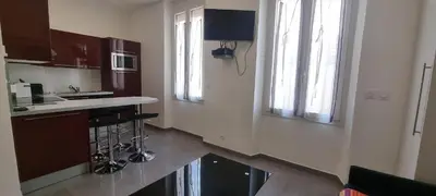 Cuisine ou kitchenette dans l'établissement One Bedroom André