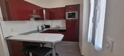 Cuisine ou kitchenette dans l'établissement One Bedroom André