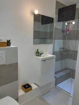 Salle de bains dans l'établissement STUDIO MARCHE PROVENCAL