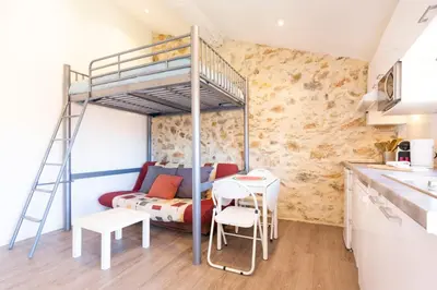 Cuisine ou kitchenette dans l'établissement Chez Dominique - Studio 2-4pers centre Antibes Fourmilliere 3ème