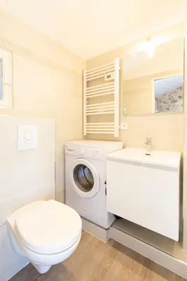 Salle de bains dans l'établissement Chez Dominique - Studio 2-4pers centre Antibes Fourmilliere 3ème