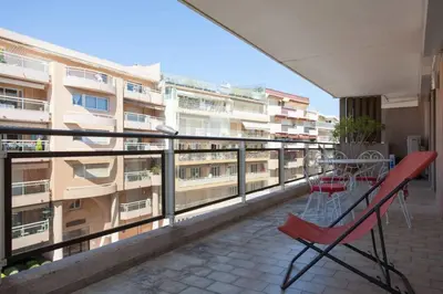 Balcon ou terrasse dans l'établissement 3-Room Apartment with Terrace in Palm Beach