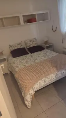 Un ou plusieurs lits dans un hébergement de l'établissement T2 coquet proche plages, port et centre ville