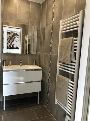 Salle de bains dans l'établissement Villa Cocooning proche Cannes