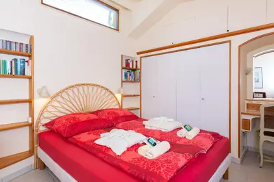 Un ou plusieurs lits dans un hébergement de l'établissement Haus mit Garten über der Bucht von Cannes