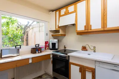 Cuisine ou kitchenette dans l'établissement Haus mit Garten über der Bucht von Cannes