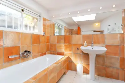 Salle de bains dans l'établissement Haus mit Garten über der Bucht von Cannes