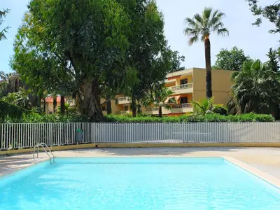 Piscine de l'établissement Apartment Les Eucalyptus-3 by Interhome ou située à proximité