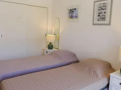 Un ou plusieurs lits dans un hébergement de l'établissement Apartment La Pinède-1 by Interhome
