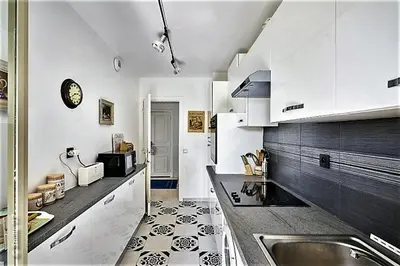 Cuisine ou kitchenette dans l'établissement Appartement - villa Le Saint Georges avec superbe jardin et vue mer panoramique