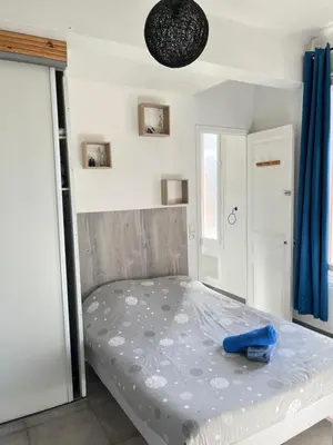 Un ou plusieurs lits dans un hébergement de l'établissement Appartement PALOMA Proche Cannes