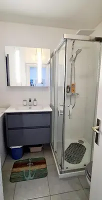 Salle de bains dans l'établissement Evasion Bleue