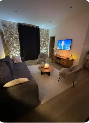 Télévision ou salle de divertissement dans l'établissement MAGNIFIQUE 3 P AVEC BALCON VUE PROXIMITE PLAGE