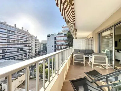 Balcon ou terrasse dans l'établissement 3P BETWEEN CROISETTE BEACHES AND ANTIBES STREET