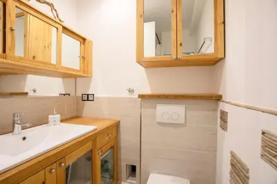 Salle de bains dans l'établissement Grand Studio neuf face port et plage, parking privé