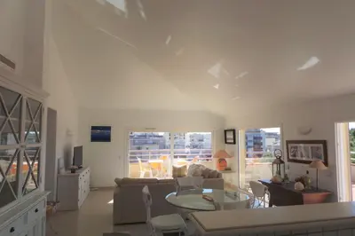Coin salon dans l'établissement Spacious and bright flat Downtown and Beaches - Swimming Pool