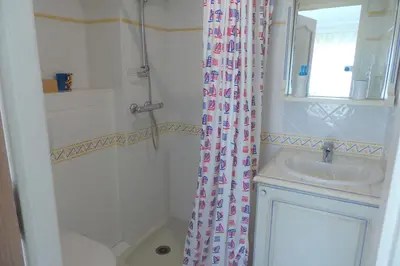 Salle de bains dans l'établissement Spacious and bright flat Downtown and Beaches - Swimming Pool