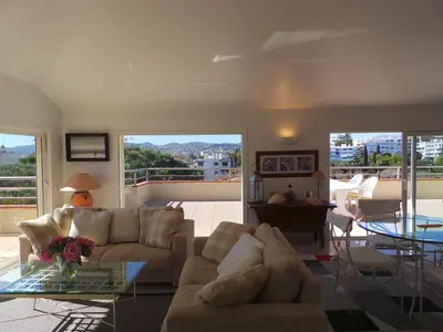 Coin salon dans l'établissement Spacious and bright flat Downtown and Beaches - Swimming Pool