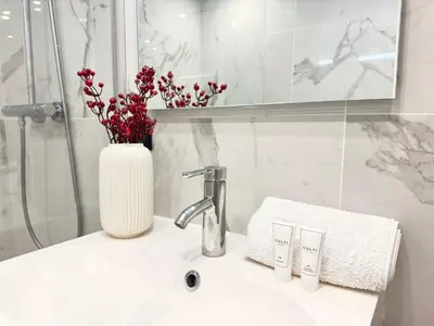 Salle de bains dans l'établissement Luxueux 3 pièces de 80m2 -2 chambres, 2 salles de bain- A 1mn de la Croisette et des plages