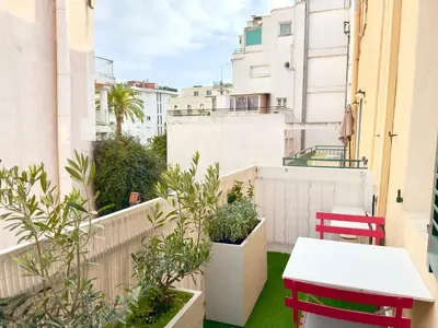 Balcon ou terrasse dans l'établissement Luxueux 3 pièces de 80m2 -2 chambres, 2 salles de bain- A 1mn de la Croisette et des plages