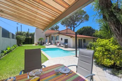 Piscine de l'établissement VILLA LES ONDES VI4120 ou située à proximité