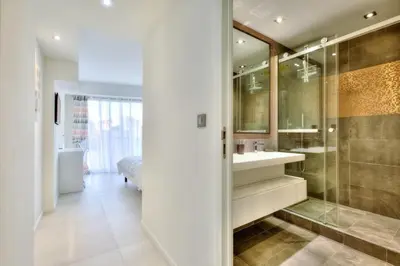 Salle de bains dans l'établissement REF 1147 - Cannes Center - Apartment for rent